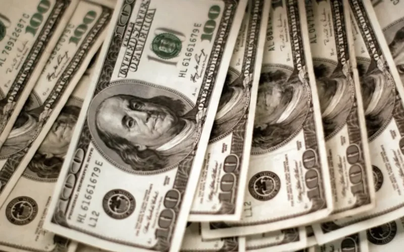 تراجع جديد سعر الدولار أمام الجنيه في بنوك مصر الأربعاء